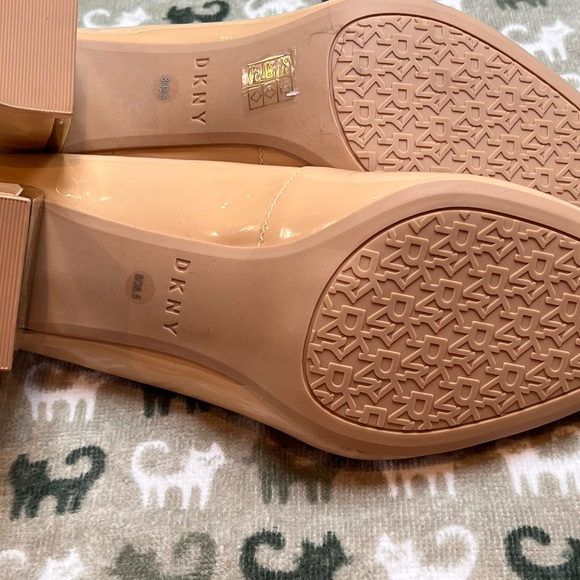 DNKY nude pumps Size 8 - Picture 6 of 7